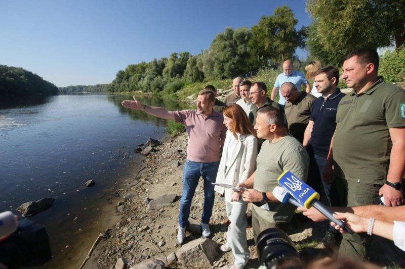 Міндовкілля повідомило про зниження темпів забруднення, що рухається у бік Києва: слід дочекатися прогнозу від Укргідрометцентру.