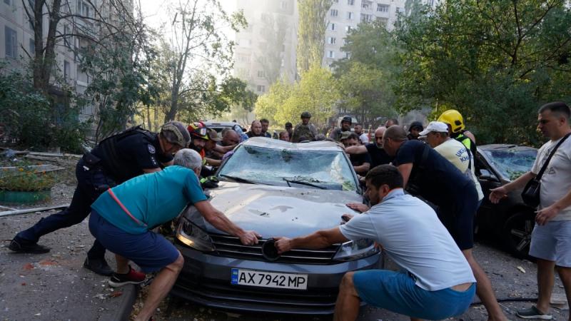 ДСНС повідомляє, що число осіб, які постраждали в результаті авіаудару по Харкову, збільшилося до 43.