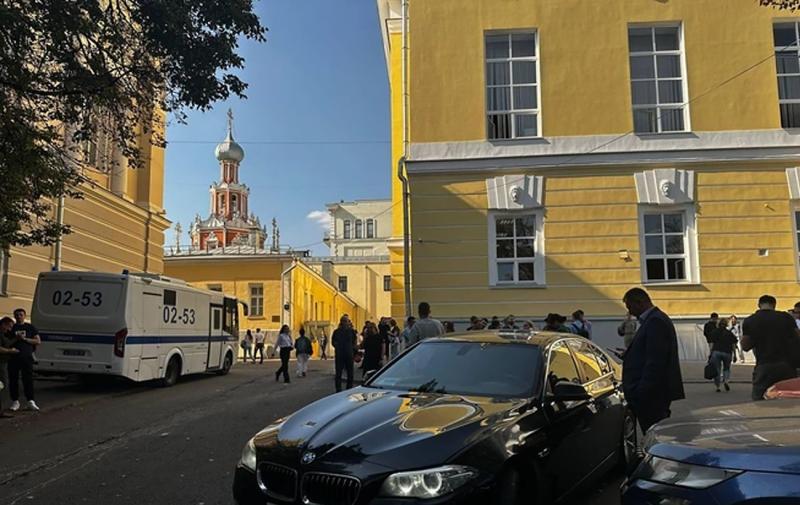 У Москві, в околицях Кремля, відбулася стрілянина: один загиблий, затримано численних людей.