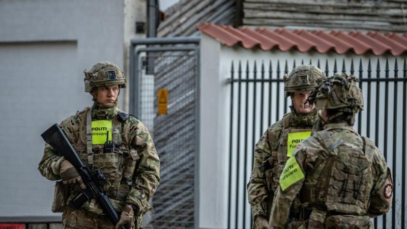 У Данії було затримано трьох людей після вибухів, що сталися поблизу ізраїльського посольства. За інформацією шведської поліції, в регіоні також зафіксовано випадки стрілянини.